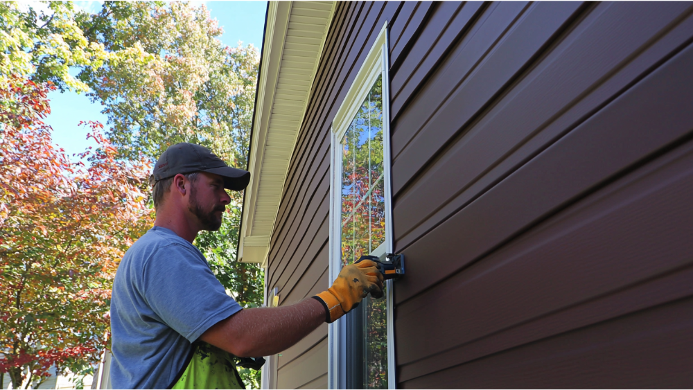 A siding contractor working